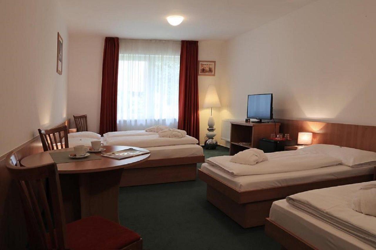 Hotel Popelka Praga Exterior foto